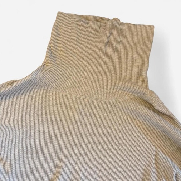 The Group by Babaton Waffle Knit Turtleneck Top Beige/Oatmeal XS Relaxed Fit - Picture 2 of 5